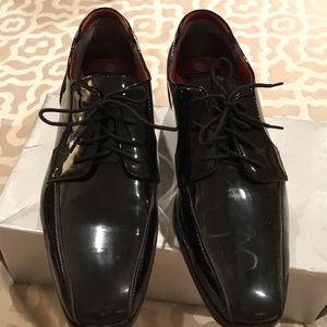 Men’s size 13M Nunn Bush patent look oxfords.